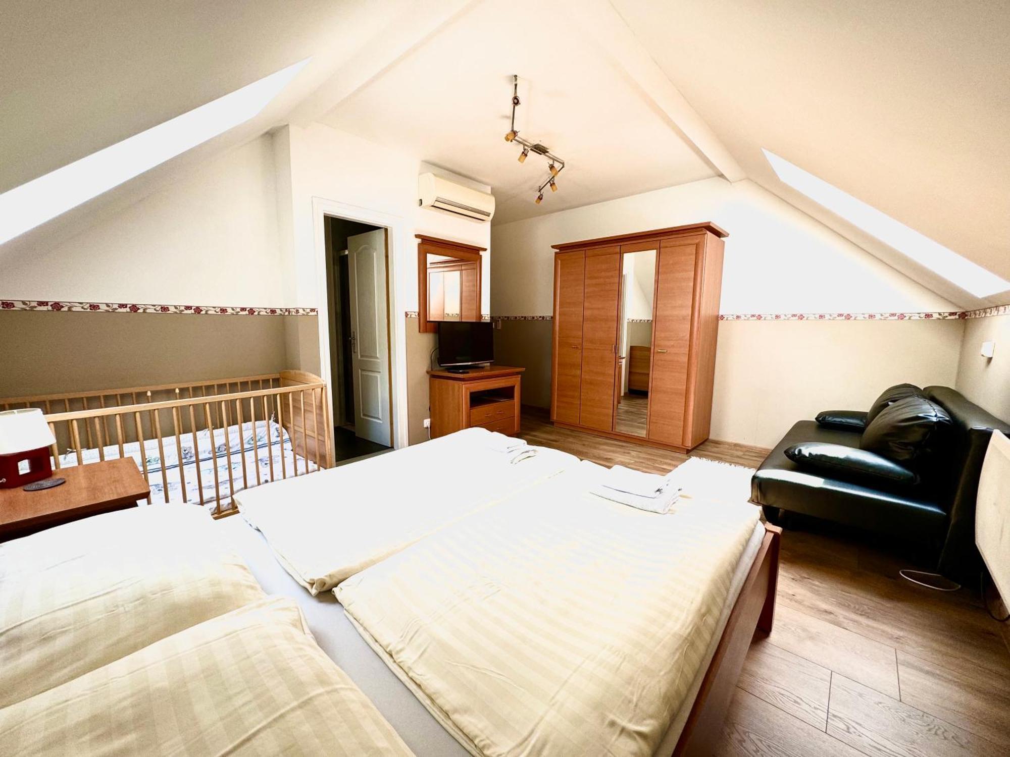 Privat Adriana Apartment Kremnica Bagian luar foto